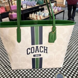 Coach signature City Tote Bag with Graphic – NWT